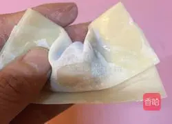 Illustration of how to make fresh meat and water chestnut dumplings 10
