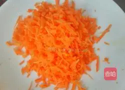 Illustration of how to make carrot shredded egg cake 2