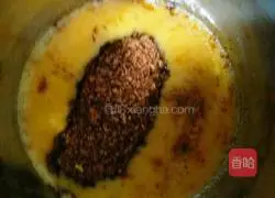 Illustration of how to make mixed nut cakes 4