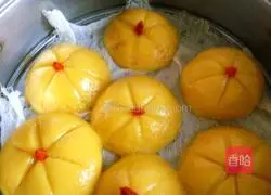Illustration of how to make pumpkin steamed buns 5