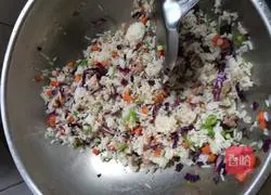 Illustration of how to make mixed vegetable fried rice 4