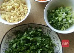 Illustration of how to make pork and corn dumplings 2