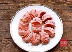 Half-moon dumplings Illustration of the wrapping method 9