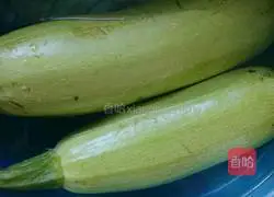 Pork and zucchini Illustration of how to make dumpling fillings 1