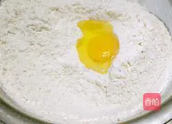 Homemade hand-rolled Illustration of how to make egg noodles 3