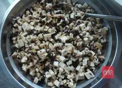 Illustration of how to make mushroom and tofu stuffed buns 5