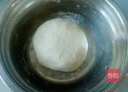 Illustration of how to make Sunflower Buns 1