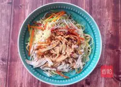 Illustration of how to make cold shredded chicken noodles 7