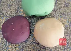 Illustration of how to make colorful steamed buns 2