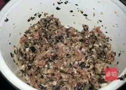 Illustration of how to make wontons 1