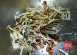 Illustration of how to make double mushroom curry fried rice 7