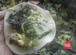 Illustration of how to make zucchini stuffed buns 11