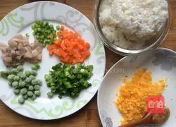 Illustration of how to make salted egg yolk fried rice 2