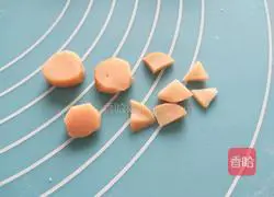 Illustration of how to make piggy steamed buns 6