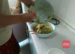 Illustration of how to make pork and cabbage dumplings 5
