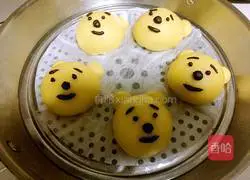 Illustration of how to make Pooh bean paste steamed buns 18