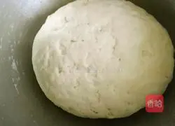 Illustration of how to make Shanghai snack fried steamed buns 2