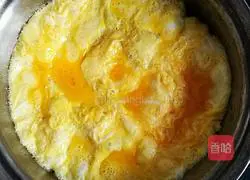 Illustration of how to make ham, egg and lettuce sandwich 2