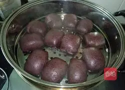 Illustration of how to make black rice noodle steamed buns 10