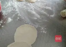 Illustration of how to make leek and egg dumplings 4