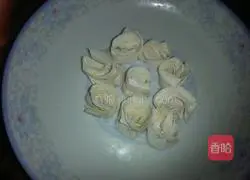 Illustration of how to make wontons 5