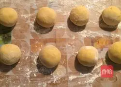Illustration of how to make piggy steamed buns 3