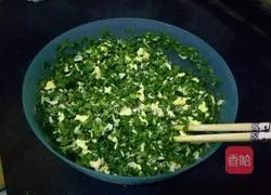 Illustration of how to make leek and egg buns 6