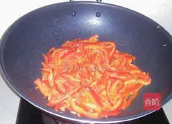 Illustration of how to make fried egg pancakes with red pepper 4