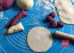 Illustration of how to make purple sweet potato blossom steamed buns 9