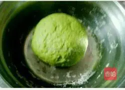 Illustration of how to make Sunflower Buns 3