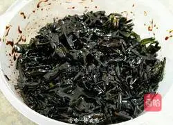 Illustration of our recipe for scallion oil noodles 12