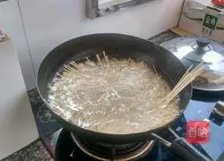 Illustration of making cold noodles (oil-free version) 6