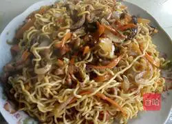 Illustration of how to make lazy fried noodles 5