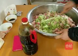 Illustration of how to make radish and meat bun stuffing 8