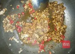 Illustration of how to make spicy meat sauce noodles 6