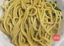 How to make noodles with scallion oil Illustration 8