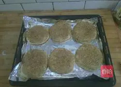 Illustration of how to make whole wheat pepper and sesame sesame cakes 18