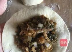 Illustration of how to make steamed buns with vegetables and meat 14