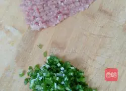 Illustration of how to make dumplings stuffed with carrots and fungus 4