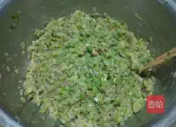 Illustration of how to make celery and meat dumplings 8