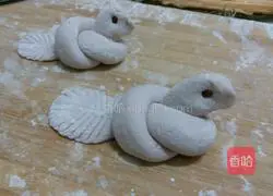 Illustration of how to make little pigeon steamed buns 7