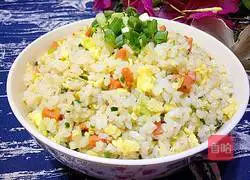 Illustration of how to make green onion, ham, sausage and egg fried rice 20