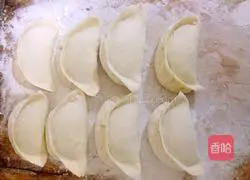 Illustration of how to make steamed large dumplings with radish filling 5