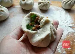 Illustration of how to make braised pork buns with mushrooms 8