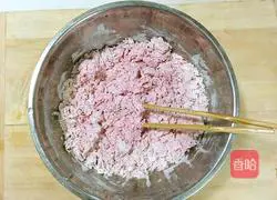 Illustration of how to make amaranth and meat dumplings 4