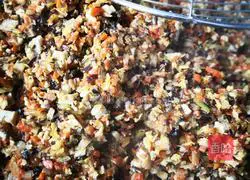 Illustration of how to make steamed buns with egg, tofu and vermicelli stuffing 7