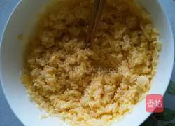 Illustration of how to make bacon, potato and egg fried rice (no obvious egg pieces) 4