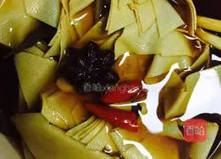 Illustration of how to make noodles with mushrooms and diced tomatoes 4