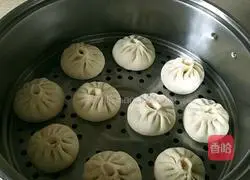 Chinese cabbage Illustration of how to make mushroom and meat buns 7