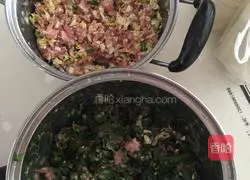 Illustration of how to make pork and leek dumplings 4